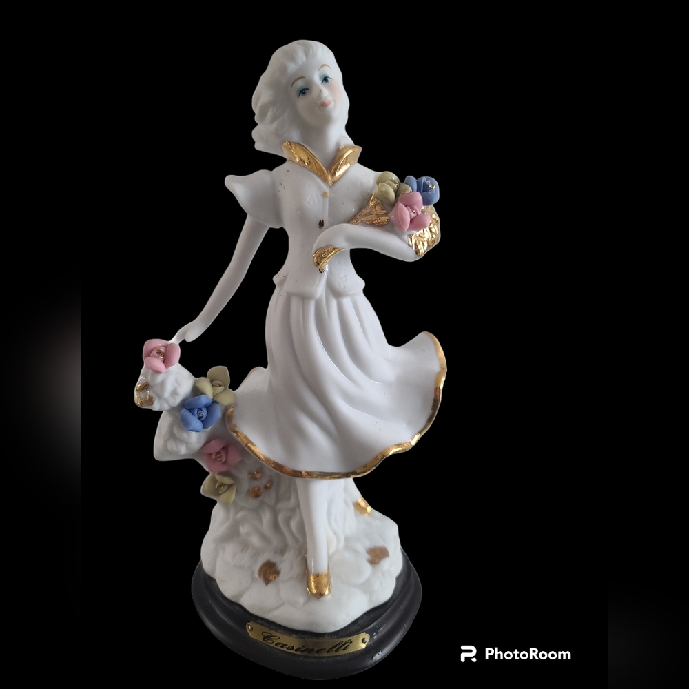 Casinelli Lareaux Young Flower Girl Resin Figurine Decor L 9' W 5'